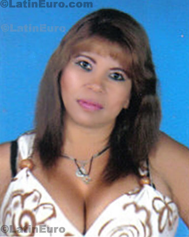 Date this charming Colombia girl Luz from  C8151