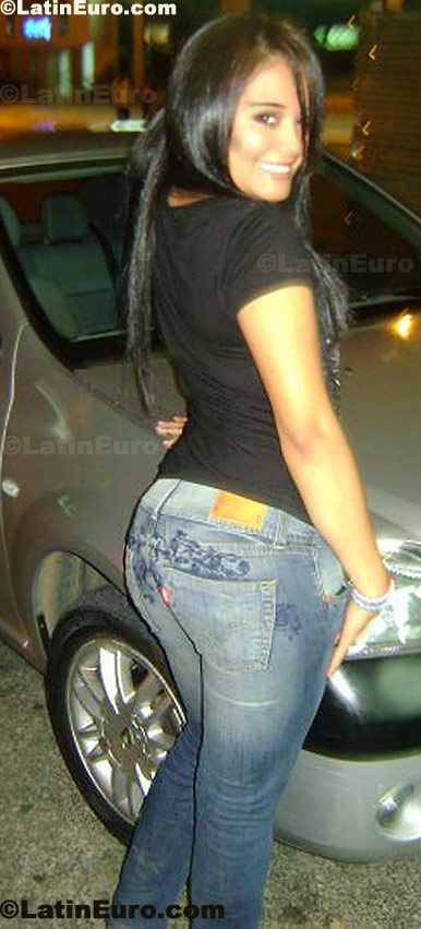 Date this delightful Colombia girl Andrea from Cali C8248