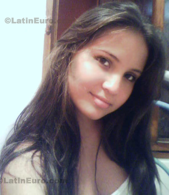 Date this lovely Colombia girl Carolina from Pereira C8258