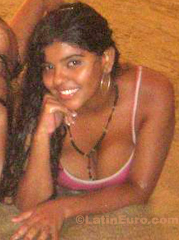 Date this foxy Colombia girl Laura from Barranquilla C8310
