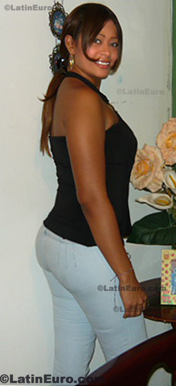 Date this happy Colombia girl Sandra from  C8320