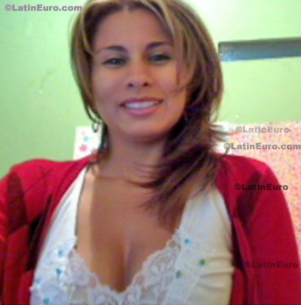 Date this happy Colombia girl Ana from Manizales C8333