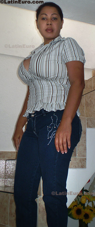 Date this fun Colombia girl Ana from Cali C8335