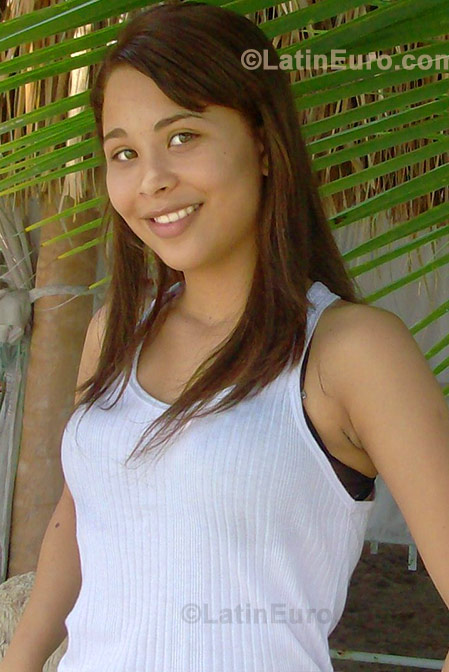 Date this charming Colombia girl Kimberly from  C8355