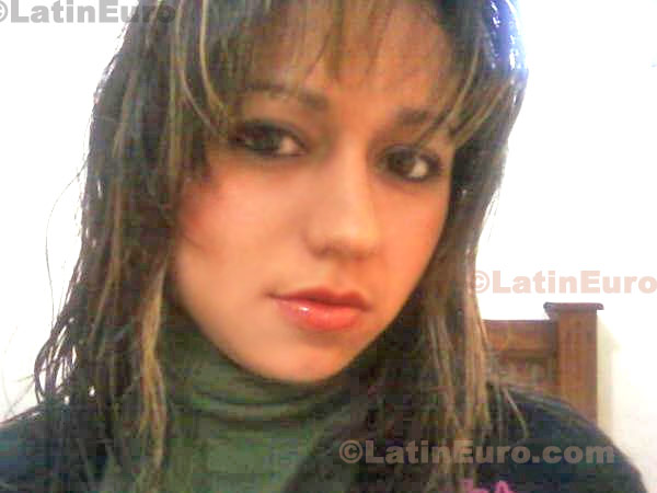 Date this young Colombia girl Yennis from Medellin C8361