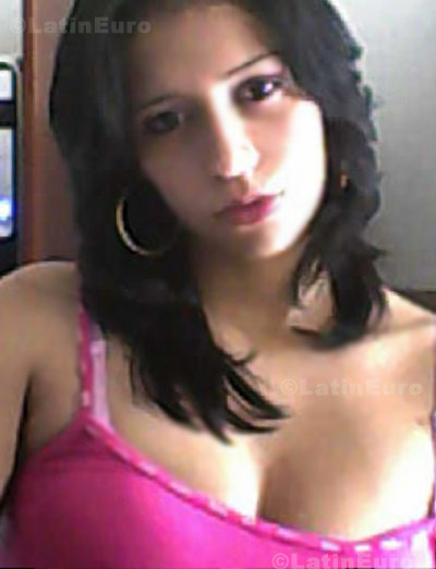 Date this nice looking Colombia girl Yency from Medellin C8460