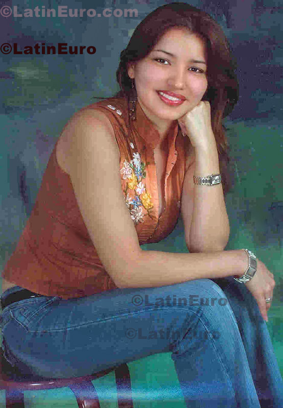 Date this attractive Colombia girl Sandra from Cali C8476