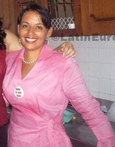 Date this happy Colombia girl Klaudeh from  C8542