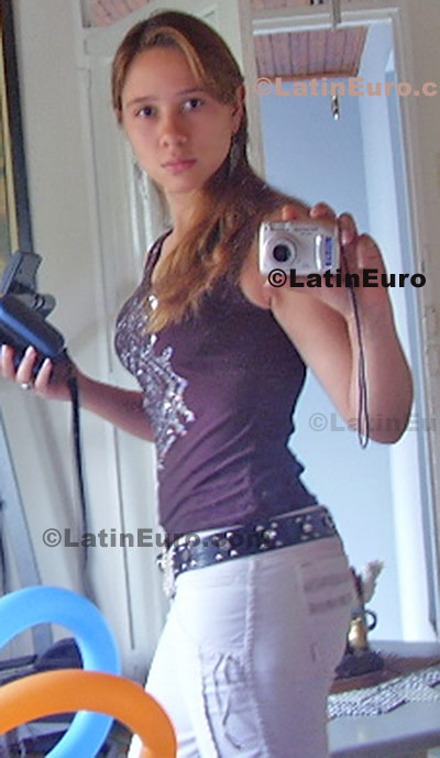 Date this nice looking Colombia girl Johana from  C8625