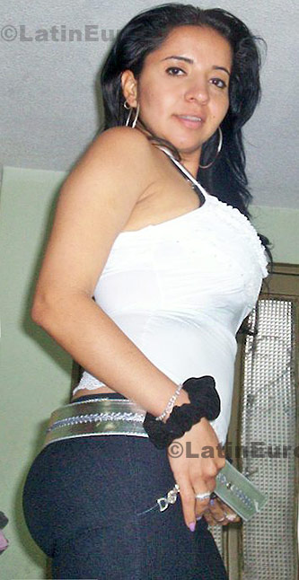 Date this delightful Colombia girl Laura from Bogota C8685
