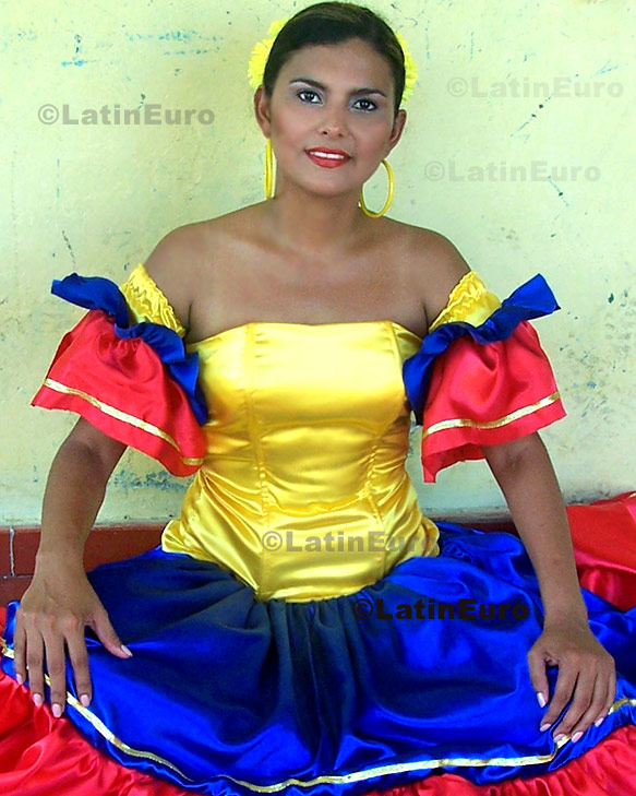 Date this attractive Colombia girl Marly from  C8692