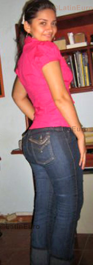 Date this nice looking Colombia girl Tatiana from Bucaramanga C8706