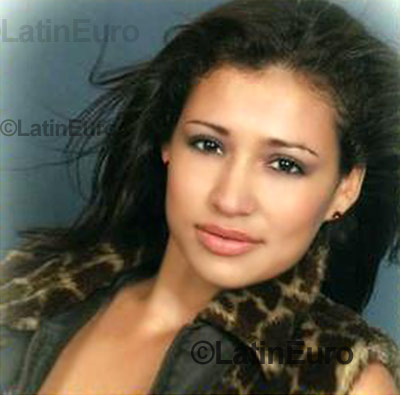 Date this voluptuous Colombia girl Yohana from Bucaramanga C8761