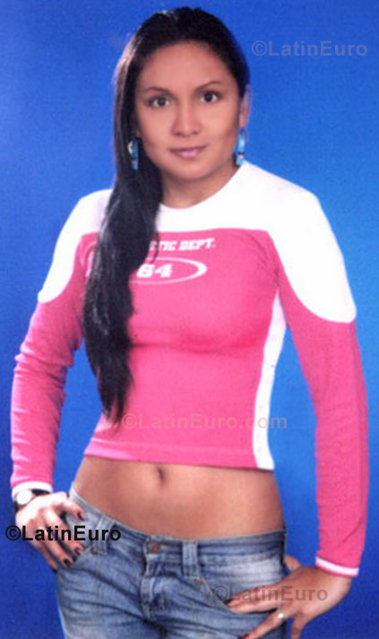 Date this good-looking Colombia girl Rocio from Bogota C8825