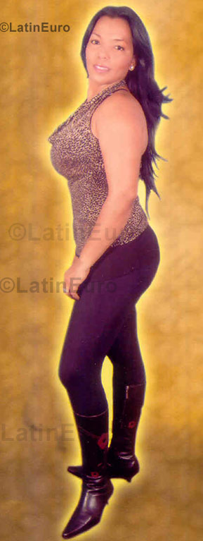Date this voluptuous Colombia girl Eunice from  C8843