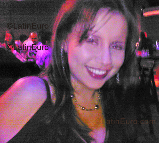 Date this nice looking Colombia girl Karina from Pereira C8859