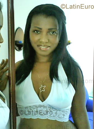 Date this stunning Colombia girl Claudia from Cali C8875