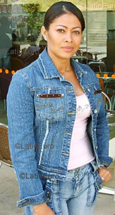 Date this lovely Colombia girl Mildred from  C8897