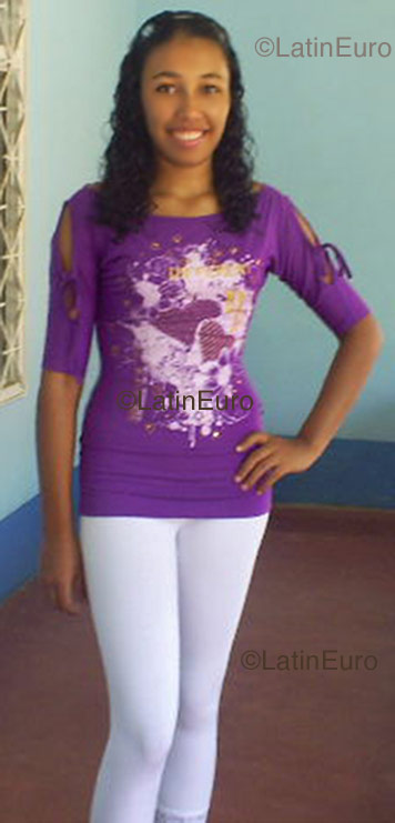 Date this nice looking Colombia girl Sonia- from  C8946