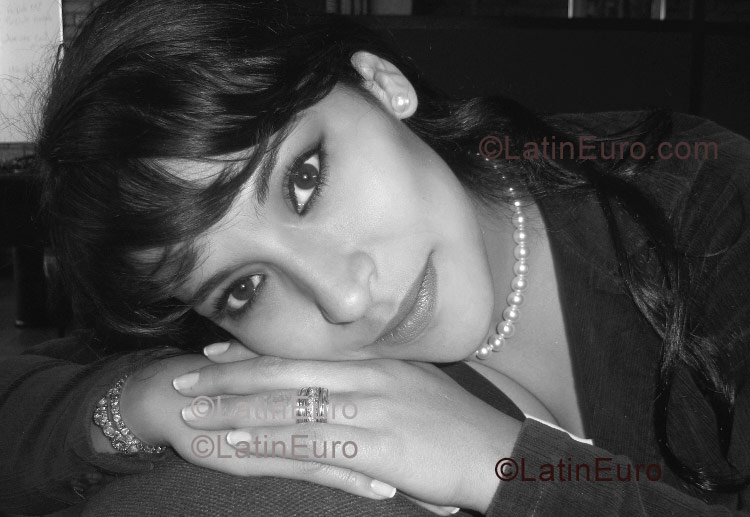 Date this gorgeous Colombia girl Maricel from Bogota C8957