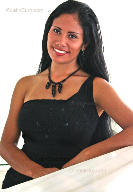 Date this beautiful Colombia girl Alba from Cali C9061