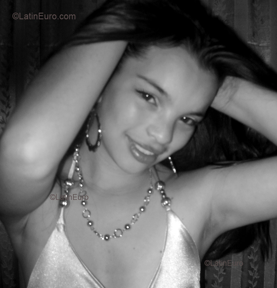 Date this hot Colombia girl Maria from Bogota C9111