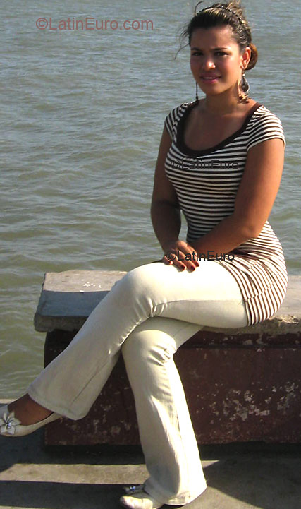 Date this gorgeous Colombia girl Dayana from Cartagena C9171