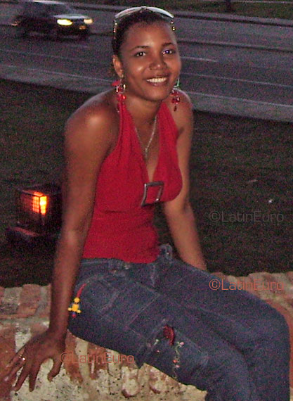 Date this happy Colombia girl Salome from Cartagena C9226