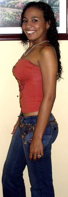 Date this charming Colombia girl Yzamin from  C9234