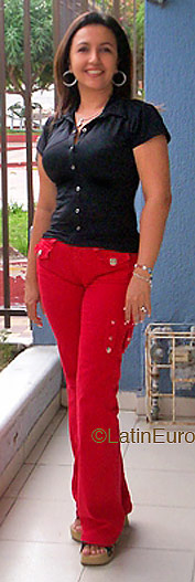 Date this pretty Colombia girl Juniz from  C9299