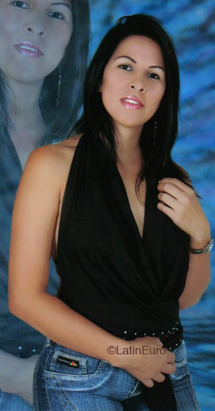 Date this tall Colombia girl Alexandra from Cali C9332