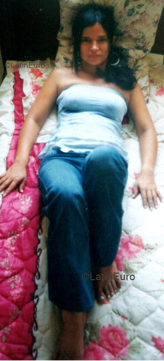 Date this delightful Colombia girl Damaris from Cali C9356