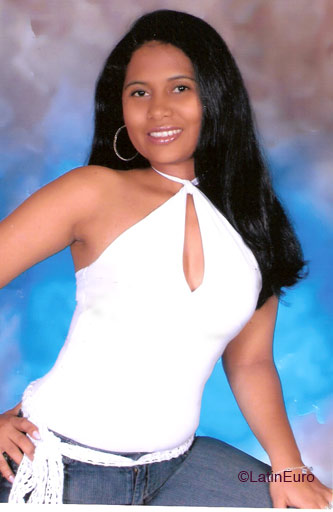 Date this lovely Colombia girl Yenis from Cartagena C9388