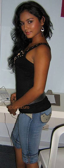 Date this beautiful Colombia girl Sara from  C9401
