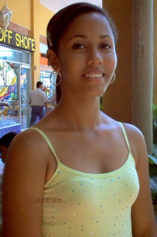 Date this sultry Colombia girl Lorena from  C9410