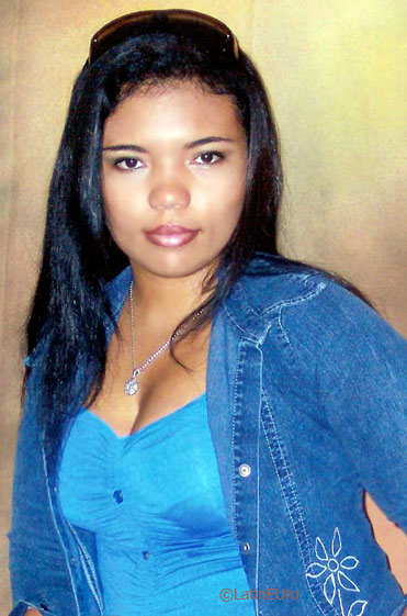 Date this good-looking Colombia girl Claudia from  C9426