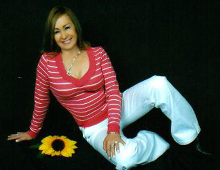 Date this cute Colombia girl Flor from Bogota C9439