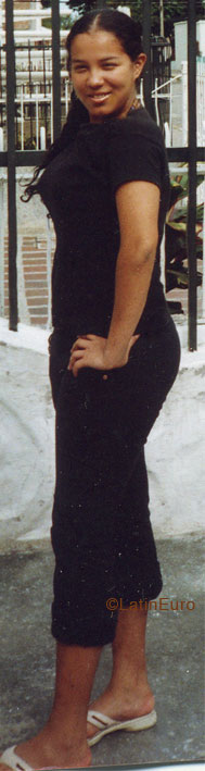 Date this happy Colombia girl Gina from Cali C9566