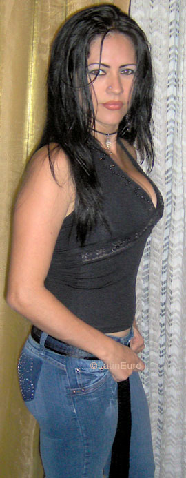 Date this georgeous Colombia girl Alba from Armenia C9651