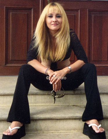 Date this pretty Colombia girl Deyanire from  C9673