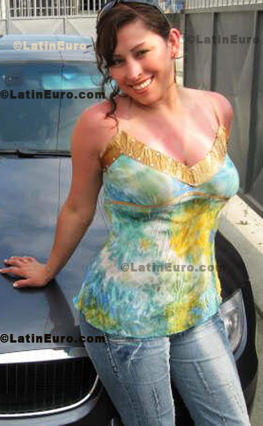 Date this nice looking Any Country girl Araceli from Lima N-1001