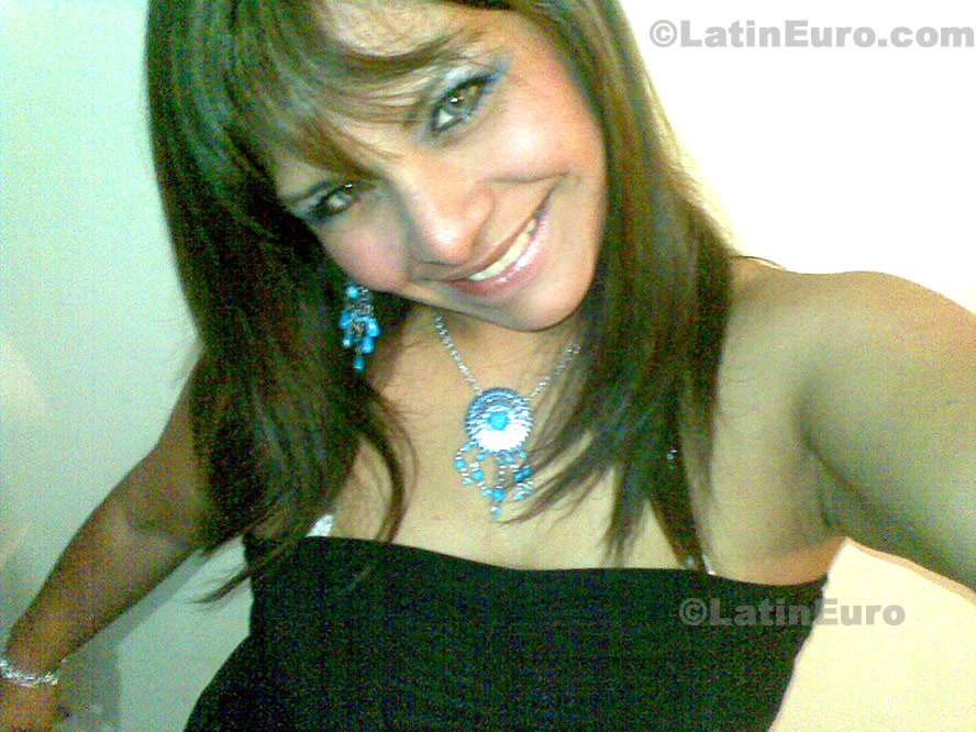 Date this happy Peru girl Vanessa from Lima N-1151
