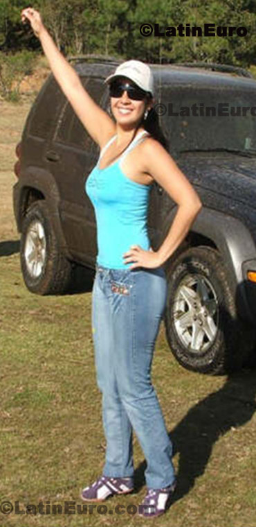 Date this nice looking Mexico girl IN-1357 from Mexico City N-1357