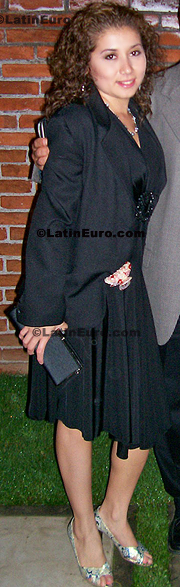 Date this tall Any Country girl Rox from Morelia N-1378