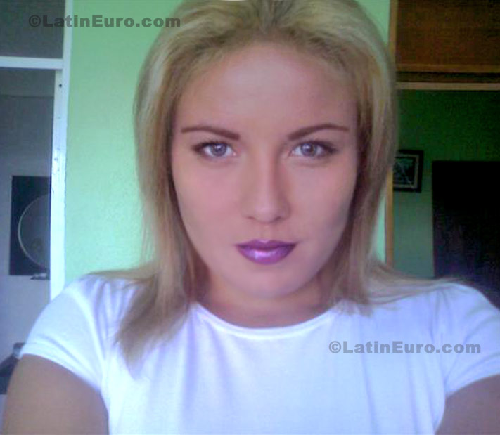 Date this happy Mexico girl Adriana from Tequisquiapan N-1385