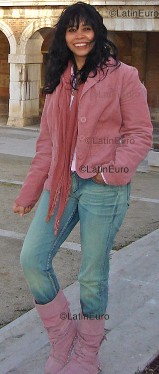 Date this good-looking Spain girl Zeny from  N-153