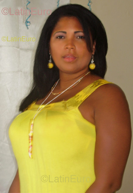 Date this voluptuous Dominican Republic girl Jhureily from Barahona N-242