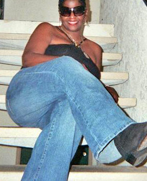 Date this stunning United States girl Marcella from Sacramento N-370