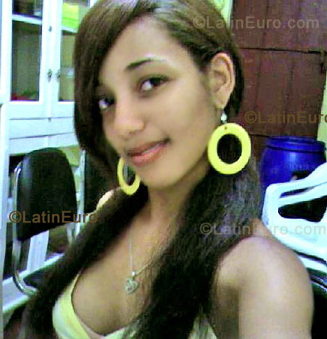 Date this georgeous Dominican Republic girl Lilian from Barahona N-398