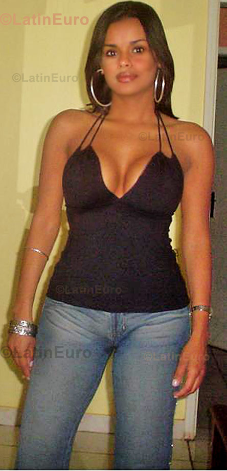 Date this good-looking Any Country girl Alessandra from San Pedro Sula N-632